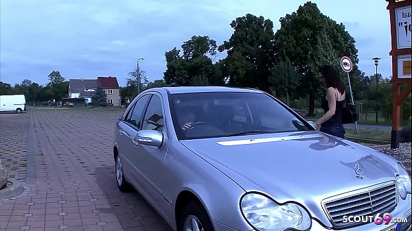 Download Video - Deutsche Lehrerin mit Mega Eutern von ehemaligem Schueler erkannt und gefickt