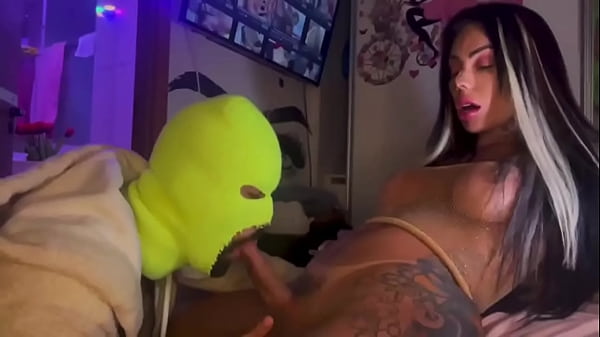Shemale Vanessa Rafaella - [TRAILLER] fucking bareback bear and cum in his mouth