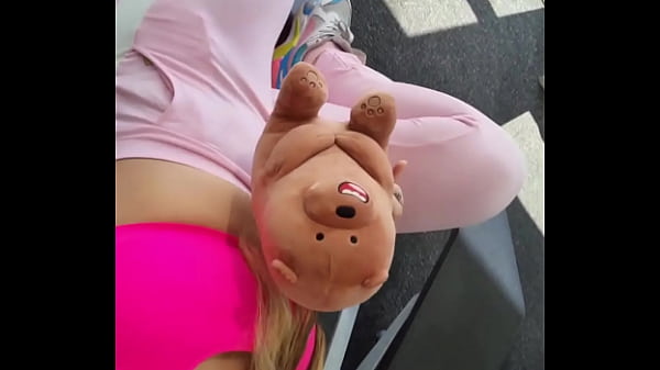 Taking my pants off at the airport.. showing my pussy... wanna see??. Bolivianamimi.tv