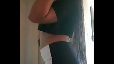 Novinha de calça legging em casa 10 sec