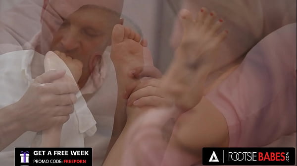 FOOTSIE BABES - Gorgeous Tiffany Tatum Uses Her Hot Feet To Please A Foot Worshiper