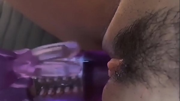 Waiting for a good cock I spread my pussy with ...