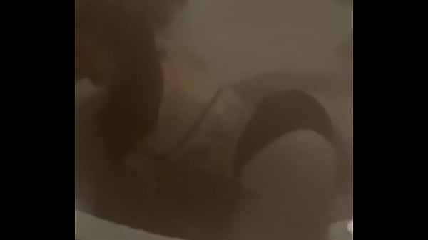 na malkata pichka i se igrae v Jacuzzi