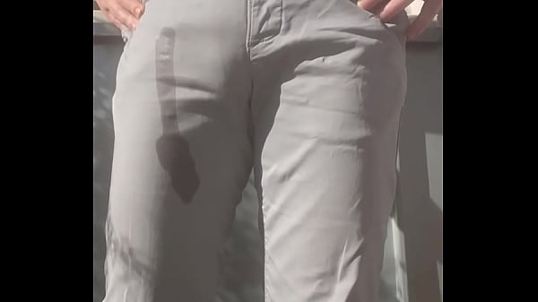 Young bro doesn't even try to hold it and wets ...