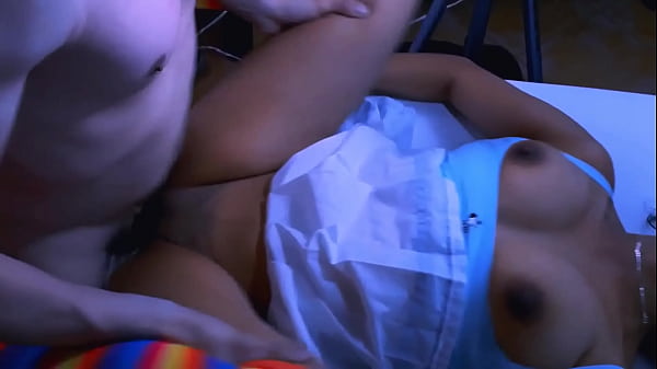 Download Video - La amiga carism&aacute;tica tuvo un encuentro emocionante con su mejor amigo en su apartamento despu&eacute;s de una noche de fiesta&period;