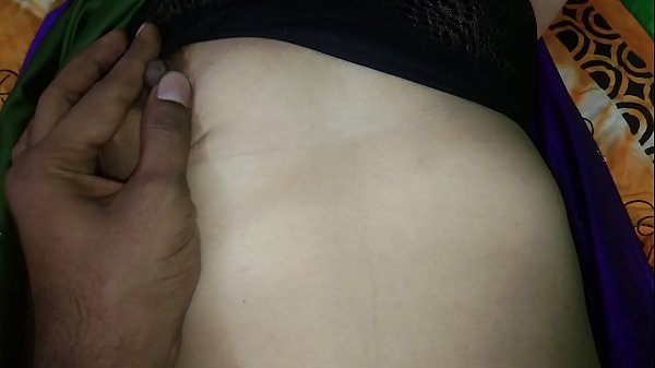 Indian Aunty's hot figure fucks in such a way that water comes out of my cock