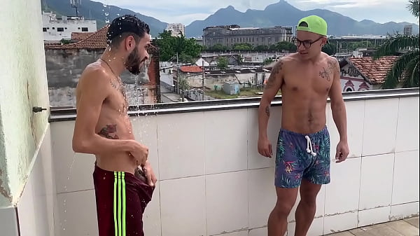 Meu primo foi me visitar mas no final ele sento...