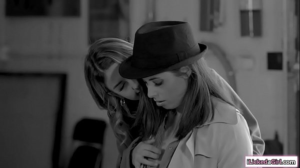 Lesbian witness trades info for pussy