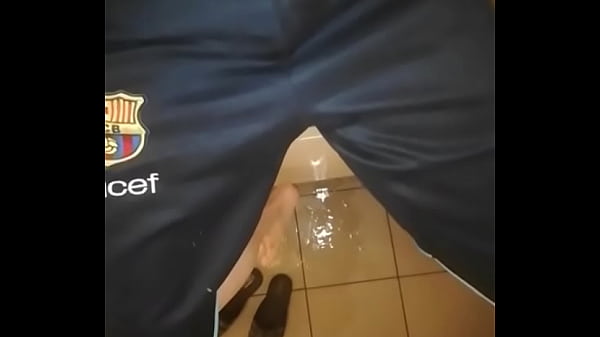 Download Video - GASTE85&comma; piss in kitchen&comma; piss in pants
