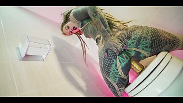 Inked Alt Girl Solo Piss Play – Tattooed Beauty Fingers & Pees Hard
