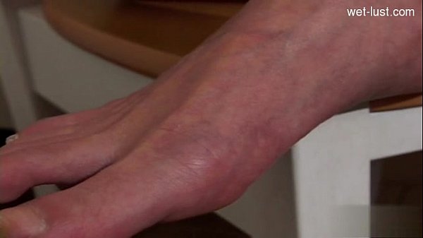 thumb hot b orgasm
