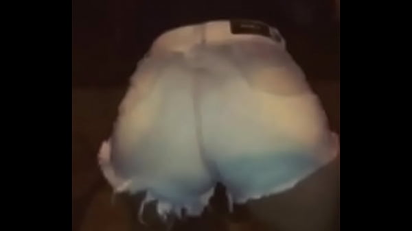 Rabuda gostosa rebolando