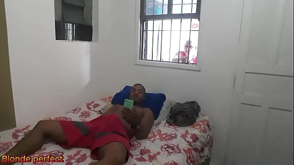 Download Video - Comendo emprega a senhora pegou o patr&atilde;o batendo punheta e n&atilde;o resistiu disse que se ele n&atilde;o contasse nada tamb&eacute;m n&atilde;o falaria nada para a esposa dele do que a contratou