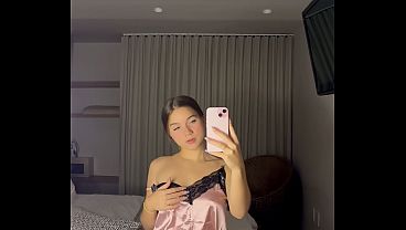 Me gusta verme en el espejo mientras me masturbo