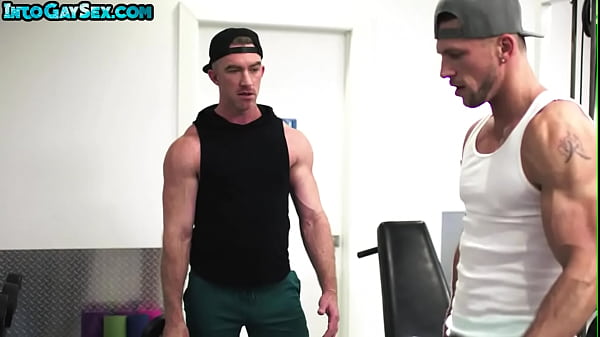 Download Video - Athletic hunks public barebacking in the gym after rimming