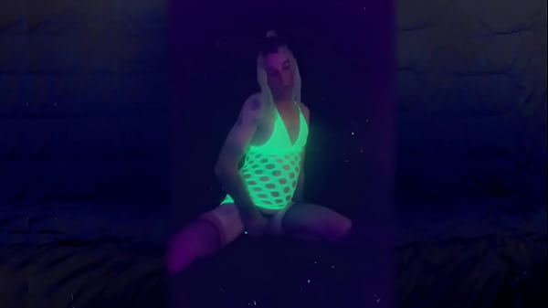 Sexy Nightclub Slut Wants To Be Fucked