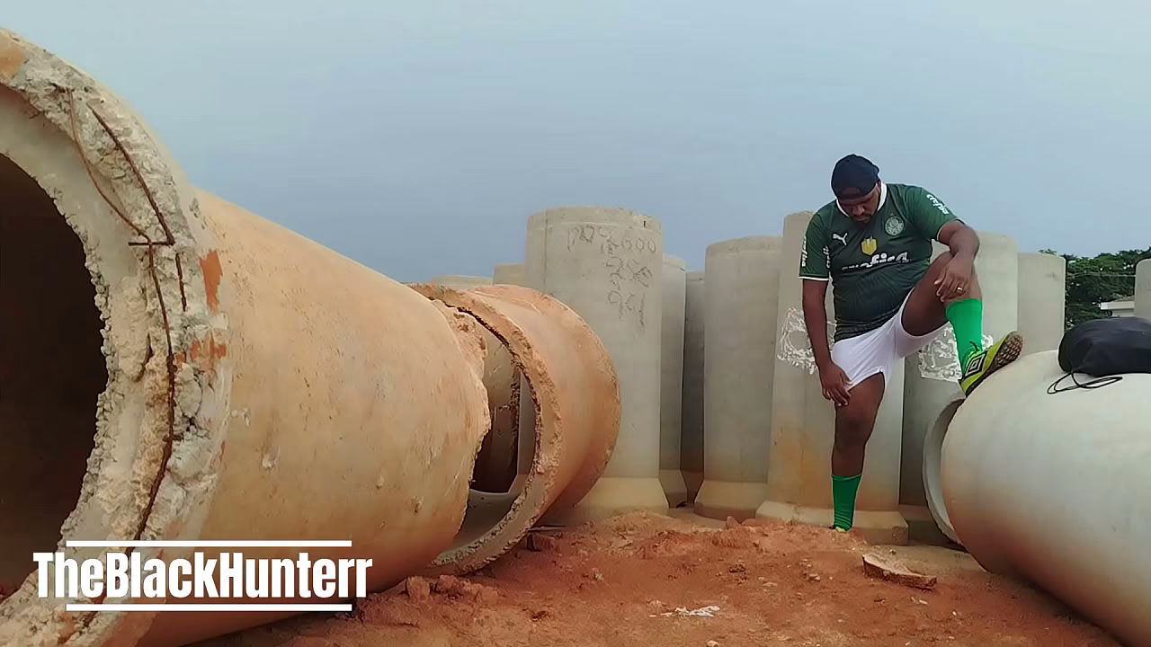 Todo suado ap&oacute_s o jogo passei na constru&ccedil_&atilde_o pra dar uma gozada