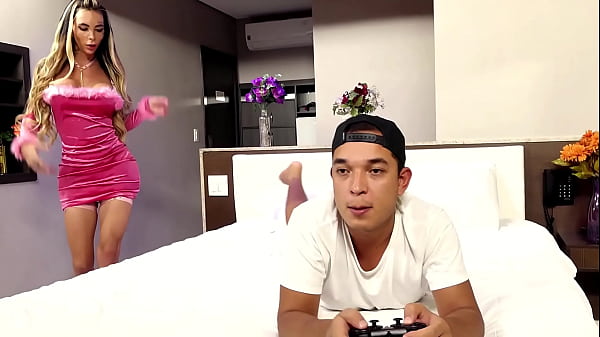 Download Video - Peguei o meu namorado jogando video gamer