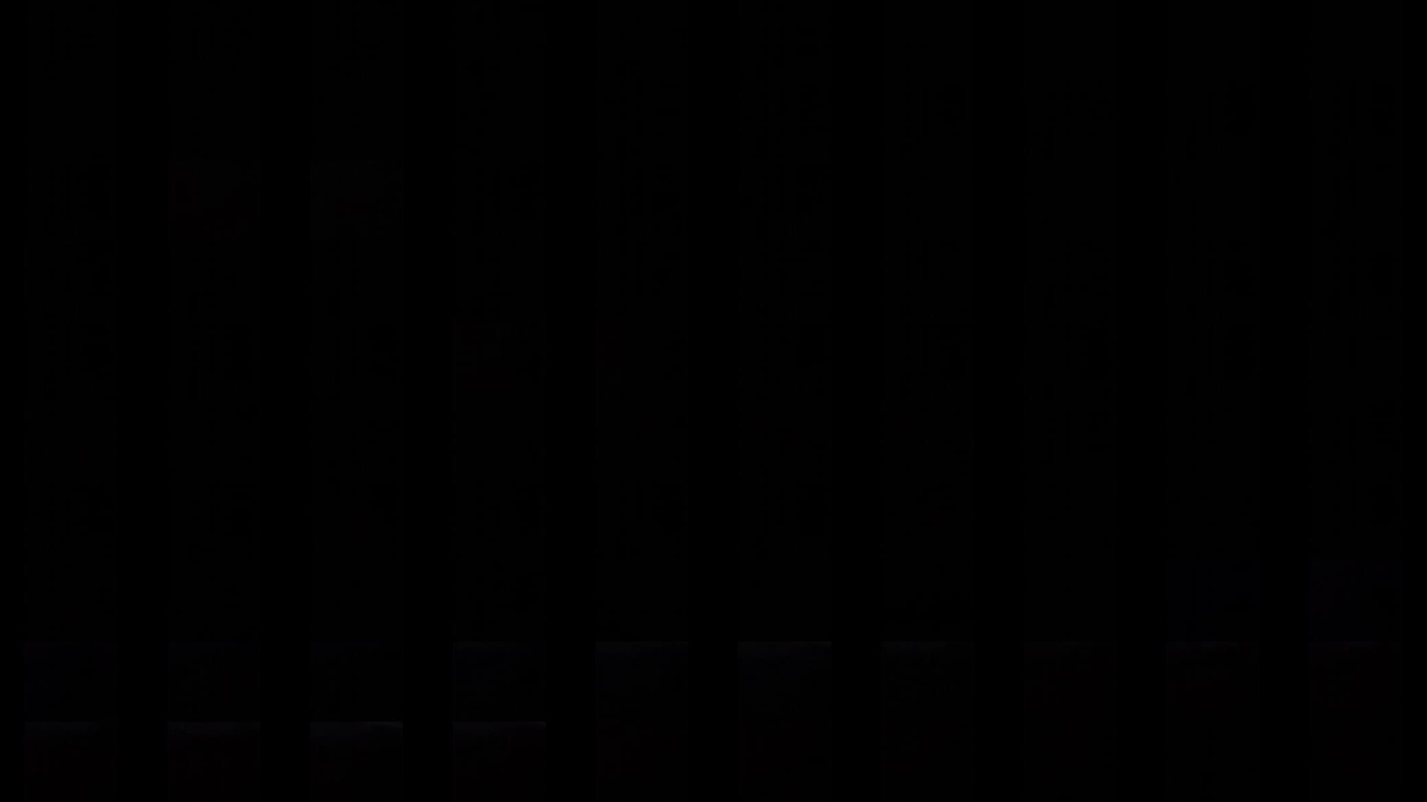 Lady enjoying her friend in the video booth 预览图