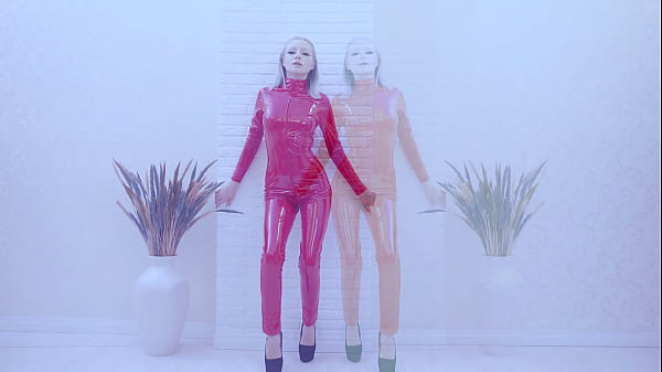 Exclusive show in latex! Blondie in a latex suit squirts and rides anal on a dildo!