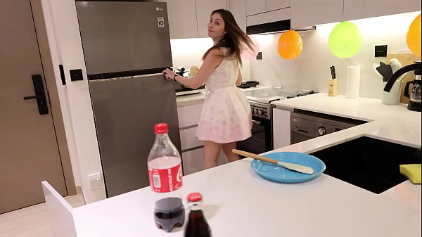 Alinarai - Ich habe die Mutter meines Freundes nach seinem Geburtstag in der Küche gefickt