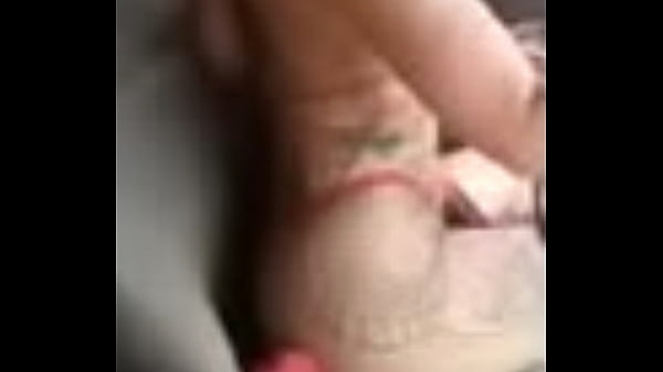 mulher gostosa rebolando no carro (escreva o nome dela nos comentarios)