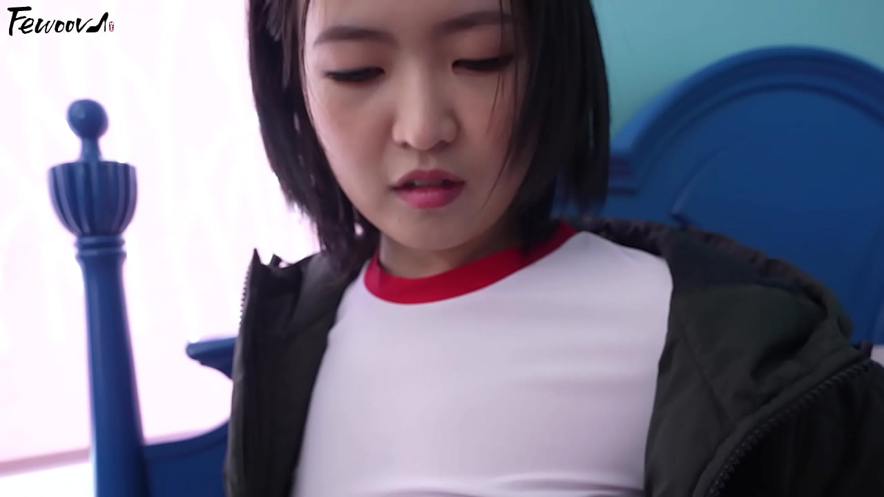 Corea - Novia tetona jugando al rol con medias negras
                   stockings asian t shirt short hair beautiful face pretty face only women muchos negros