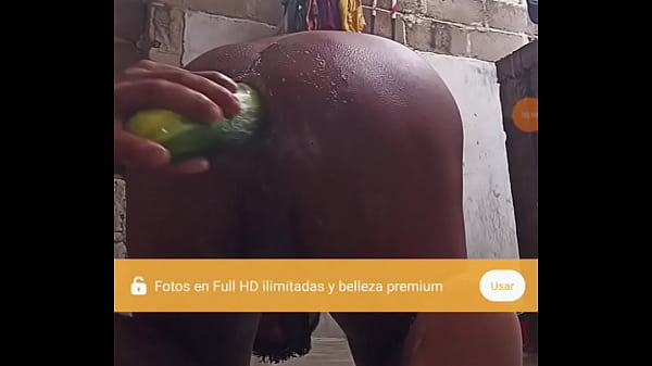 Me meto pepino en el culo