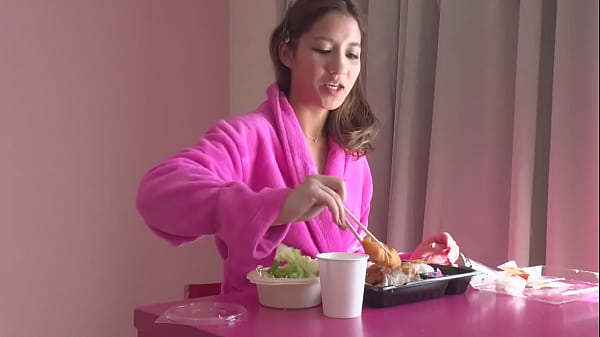 Ami-chan, a half-Spanish and Japanese half-exotic beauty, appears in the erotic documentary "Women's Heat Continent" 2