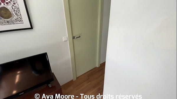 Download Video - TRIO FFH - Mec chanceux se tape une brune et une blonde &agrave; la suite et sperme sur leur chatte