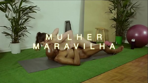 EMME WHITE SHOWS HOW TO BE FIT TO IMPROVE HIS SEX POTENTIAL AND DEMONSTRATES WITH CAPOEIRA