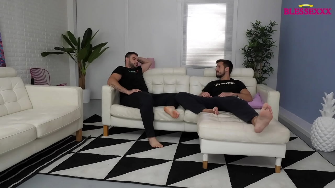 Chico heterosexual convencido un sábado por la noche
                    pornstar tattoo amateur homemade gay new bareback male bear gay blowjob male on male boy on boy muchos negros