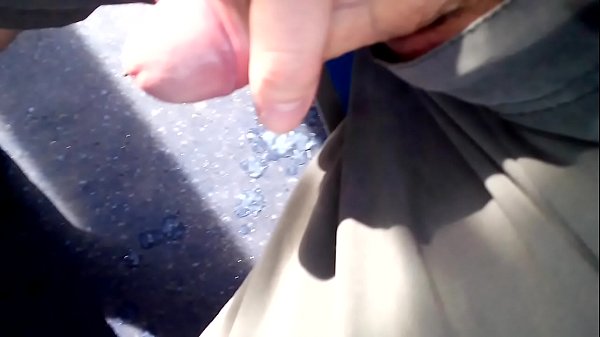 Download Video - Punheta e gozada no &ocirc;nibus 2015