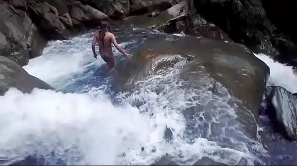 Download Video - Me encanta que el agua acaricie mi conchita