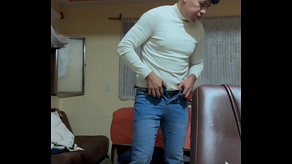 Cambi&aacute;ndome frente al amigo de mi novio