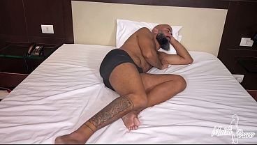 Ele estava estressado, ent&atilde;o dei um ch&aacute; de buceta pra ele relaxar... fiz o BBC gozar bem gostoso