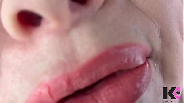 Kaiiamas Holiday Fang Drain Feeding