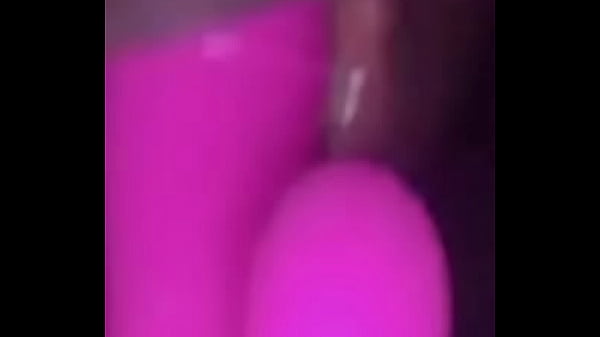 Donner À Mon Vibromasseur Une Pipe Humide Et Bâclée