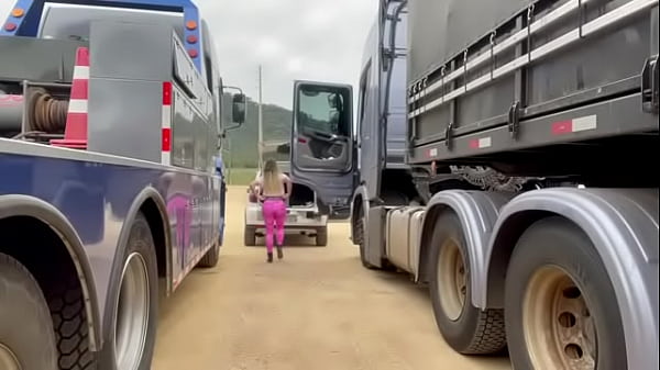 toda a jente pensa que ajente so ta asasistindo o videos dela so pelo contiodo mas nos sabemos que e so pelo corpo dela