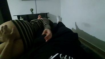 義理の姉が映画に誘ってくれたんだけど、すごく短いドレスを着ていたから、私を誘惑しようとしてるんじゃないかと思った。