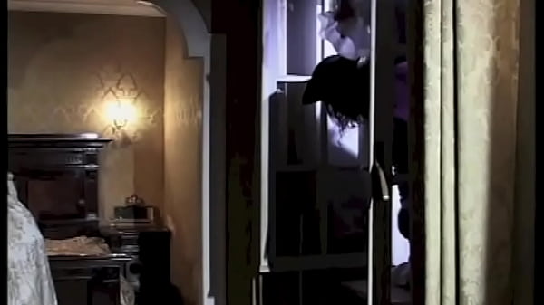 Hot threesome with 2 sluts in Casanova's bedroom