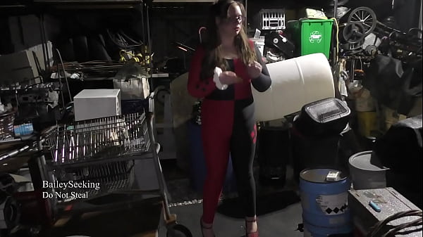 Harley Quinn Cosplay Smoke - AD