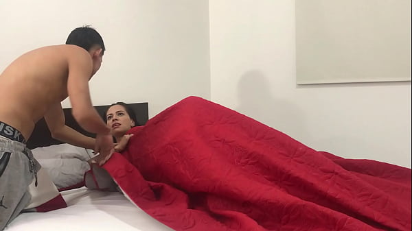 Download Video - MI HERMANASTRA ES UNA MUJER MUY CACHONDA SIEMPRE QUIERE QUE LA FOLLE SIN PARAR