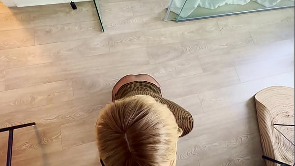 Milf in pantyhose with a big ass begged to fuck her before work