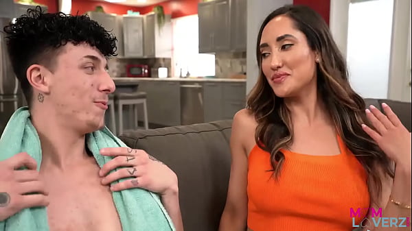 Stepmom Chloe Amour Wants To Breed S4-E3 Craves Cream