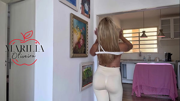 Hottie tries on gym clothes