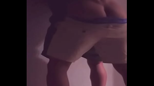 Download Video - Mi &lpar;U&Ntilde;4D0 ME FOLLA A ESCONDIDAS MIENTRAS TODOS VEN NETFLIX