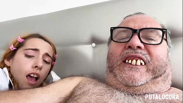 Download Video - PutaLocura - Rubia de tetas enormes Safira Yakkuza ofrece su co&ntilde;o al Padre Dami&aacute;n