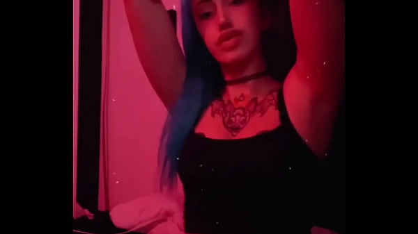 Perra caliente otaku sexy de pelo azul hara que...