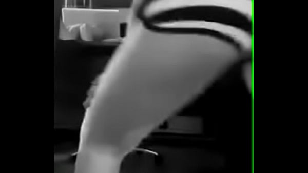 Candee Comerio moviendo su culito